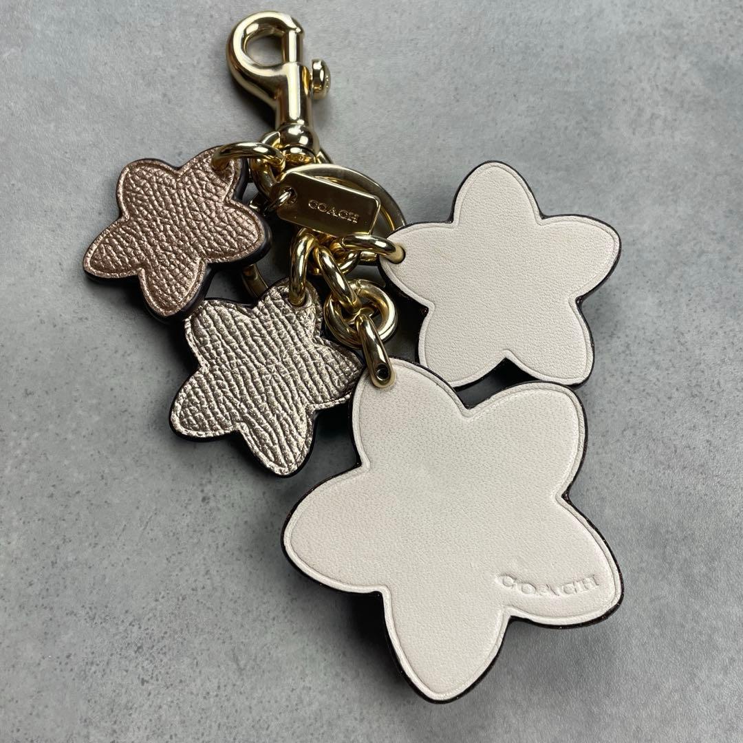 美品 コーチ COACH　バッグチャーム キーホルダー　フラワー　シルバー
