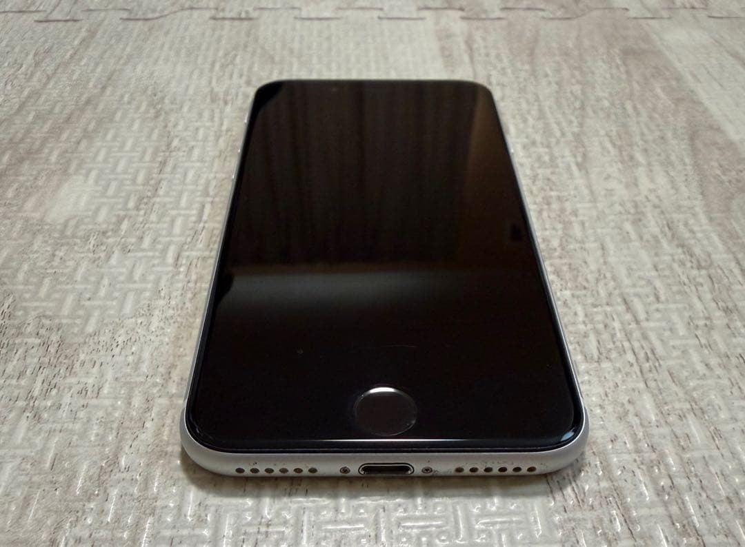 米国版 iPhone SE (第2世代) ホワイト128GB バッテリー87%