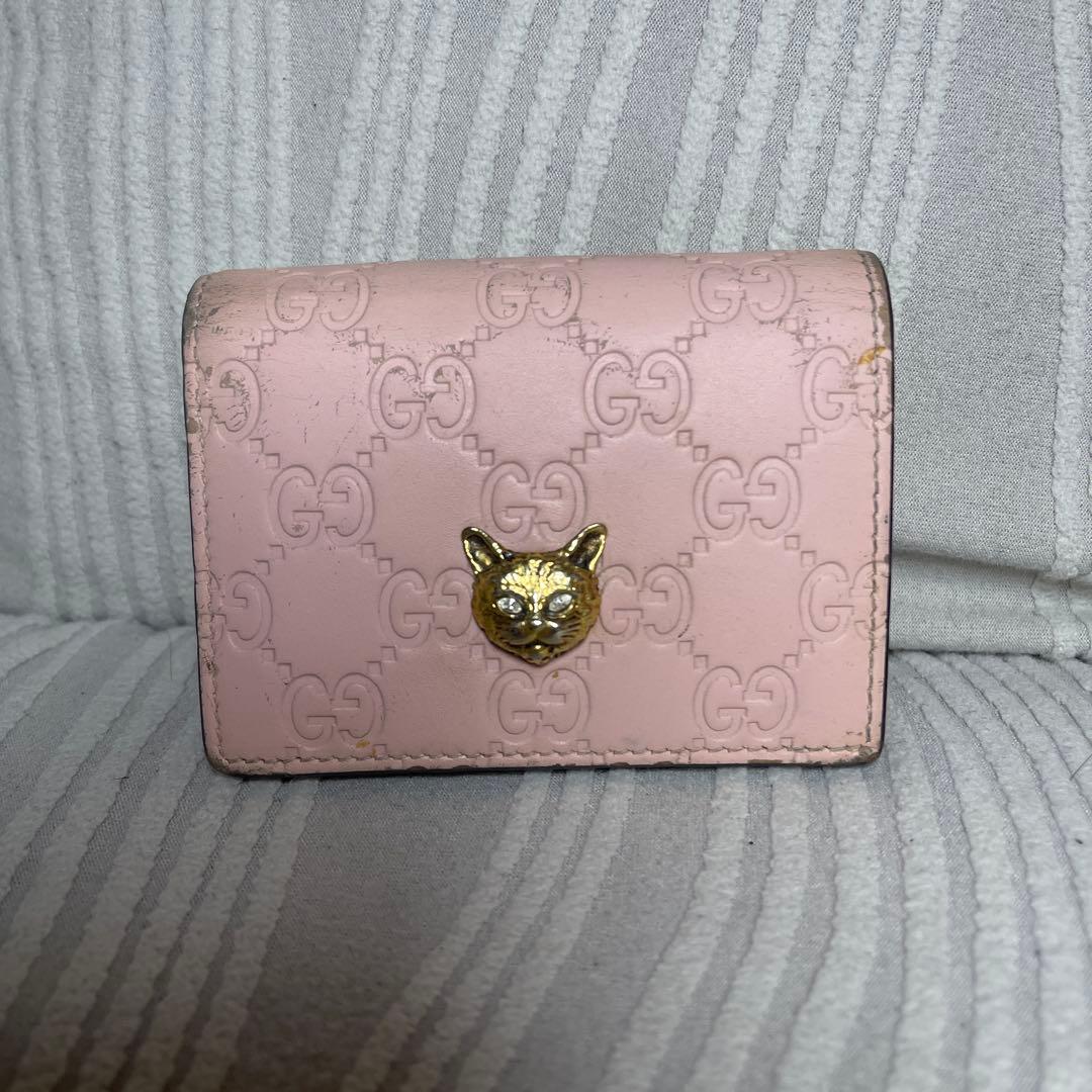 GUCCI ピンクレザー 二つ折り財布 猫の頭金具付き