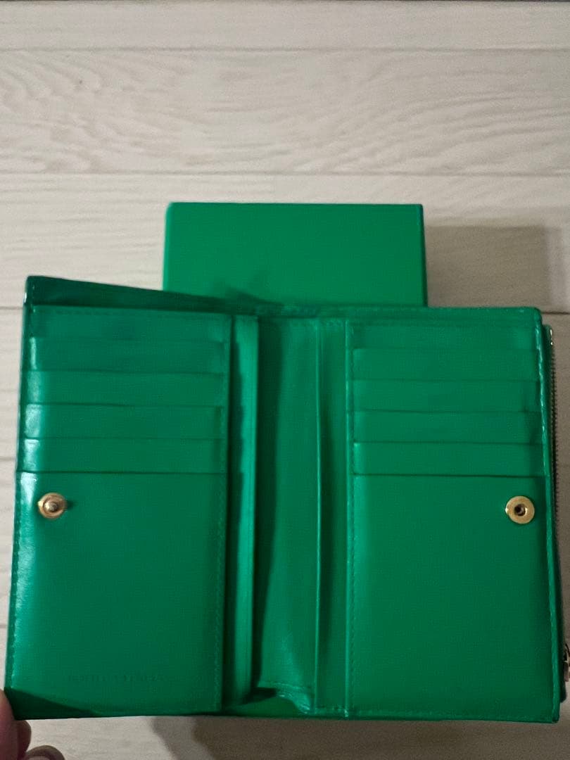 BOTTEGA VENETA グリーン 二つ折り財布