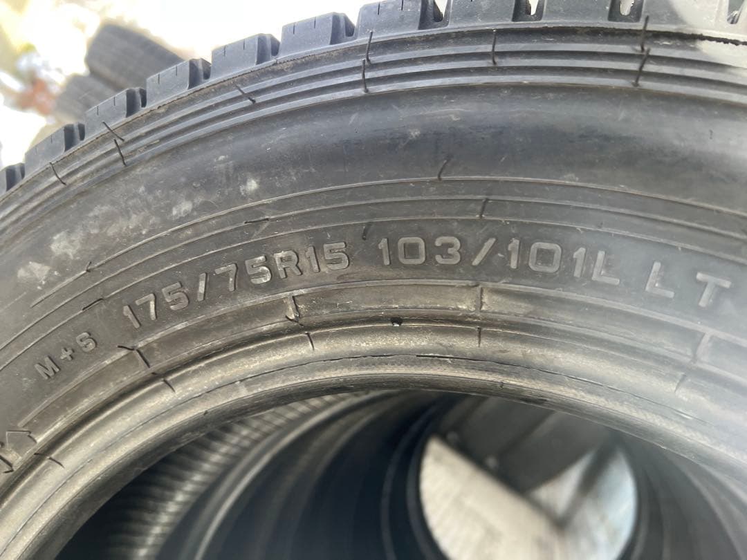 ちびひろくん専用スタッドレス175／75R15 103／101L LT深溝
