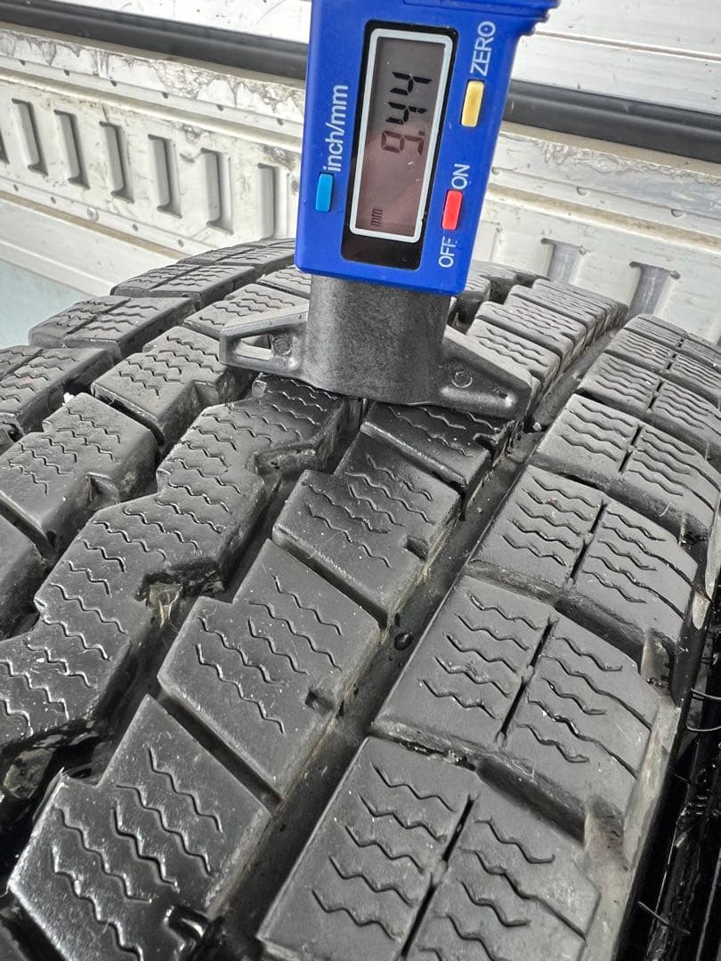 ちびひろくん専用スタッドレス175／75R15 103／101L LT深溝