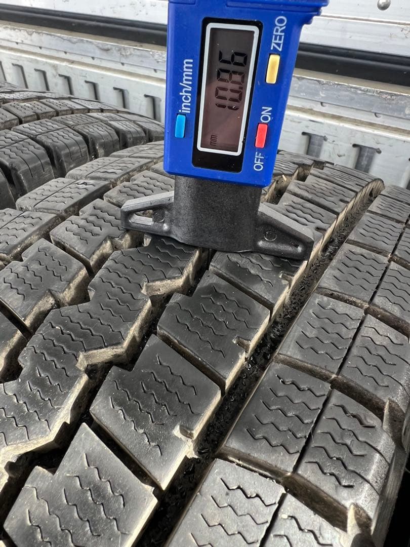 ちびひろくん専用スタッドレス175／75R15 103／101L LT深溝