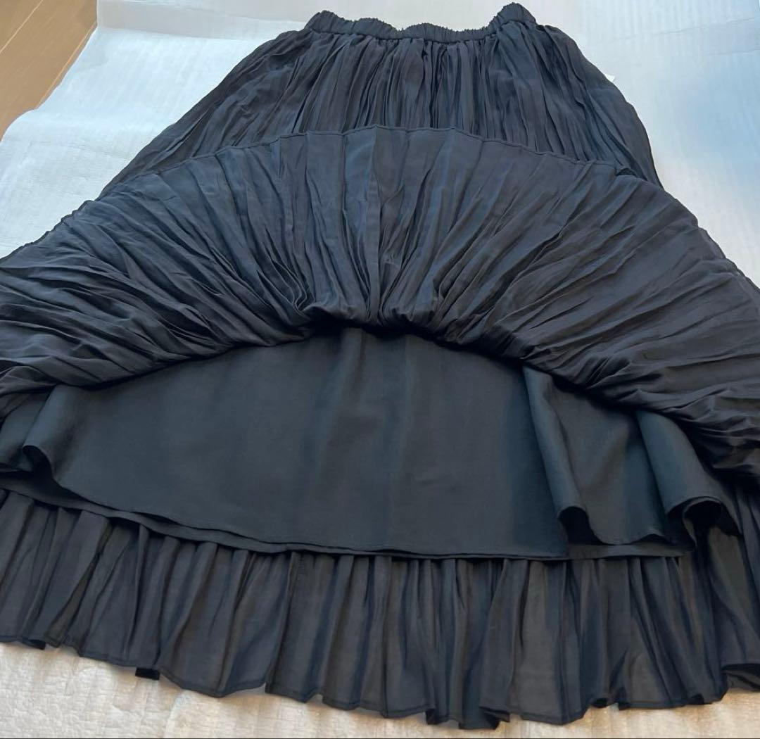 新品！自由区 黒 プリーツロングスカート 38サイズ ハンドワッシャー