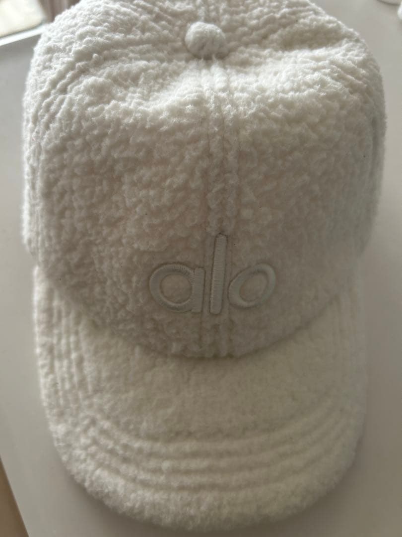 alo yoga モコモコキャップ ホワイト