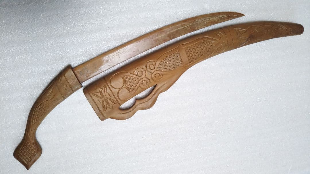 (値下げ)アイヌエムシ　アイヌ彫り　木彫りの刀　伝統工芸