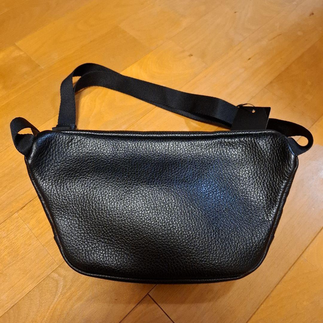 サマンサキングス　レザー ボディバッグ