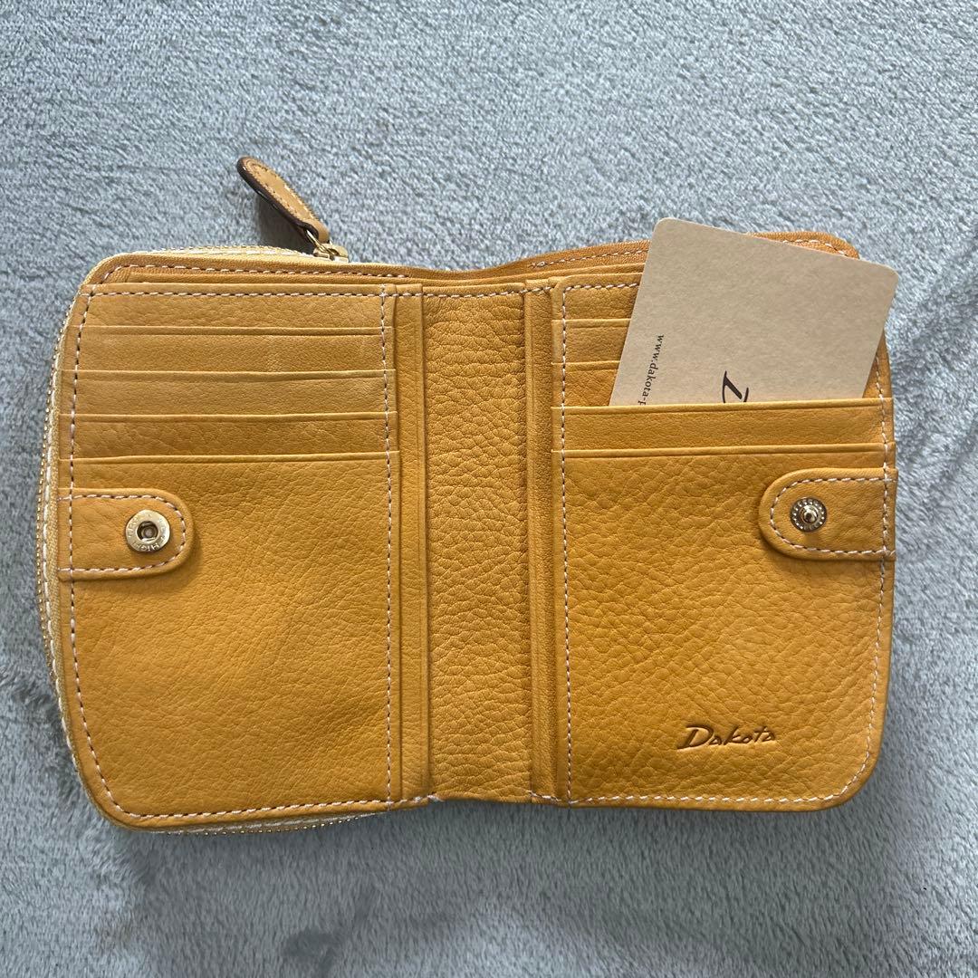 Dakota 2つ折り財布