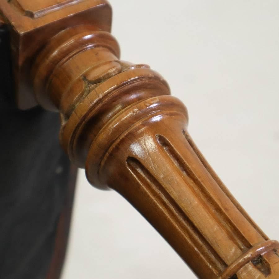 英国アンティーク ナーシングチェア アイボリー系 キャスター付き ラウンジチェア