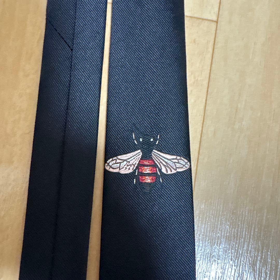GUCCI グッチ　ネクタイ　黒　蜂