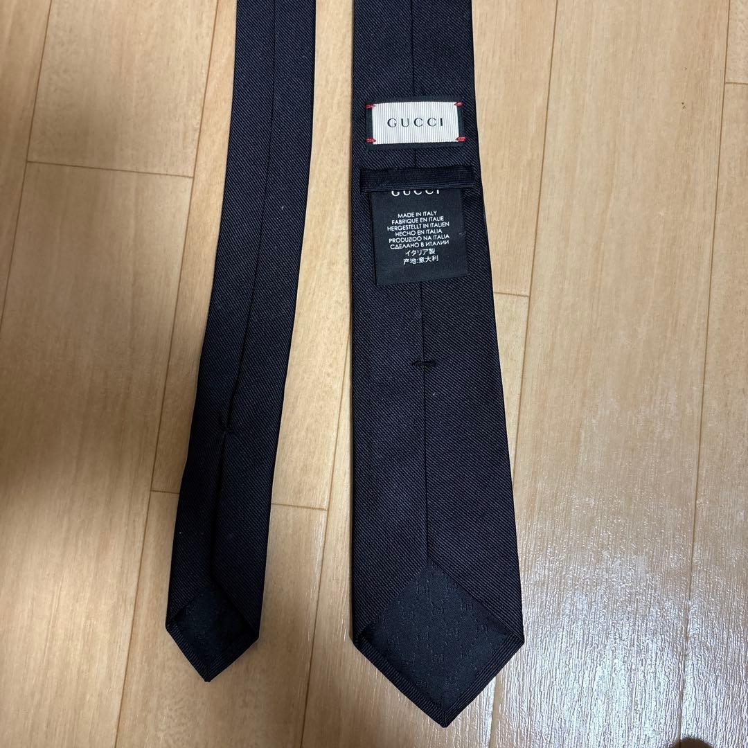 GUCCI グッチ　ネクタイ　黒　蜂