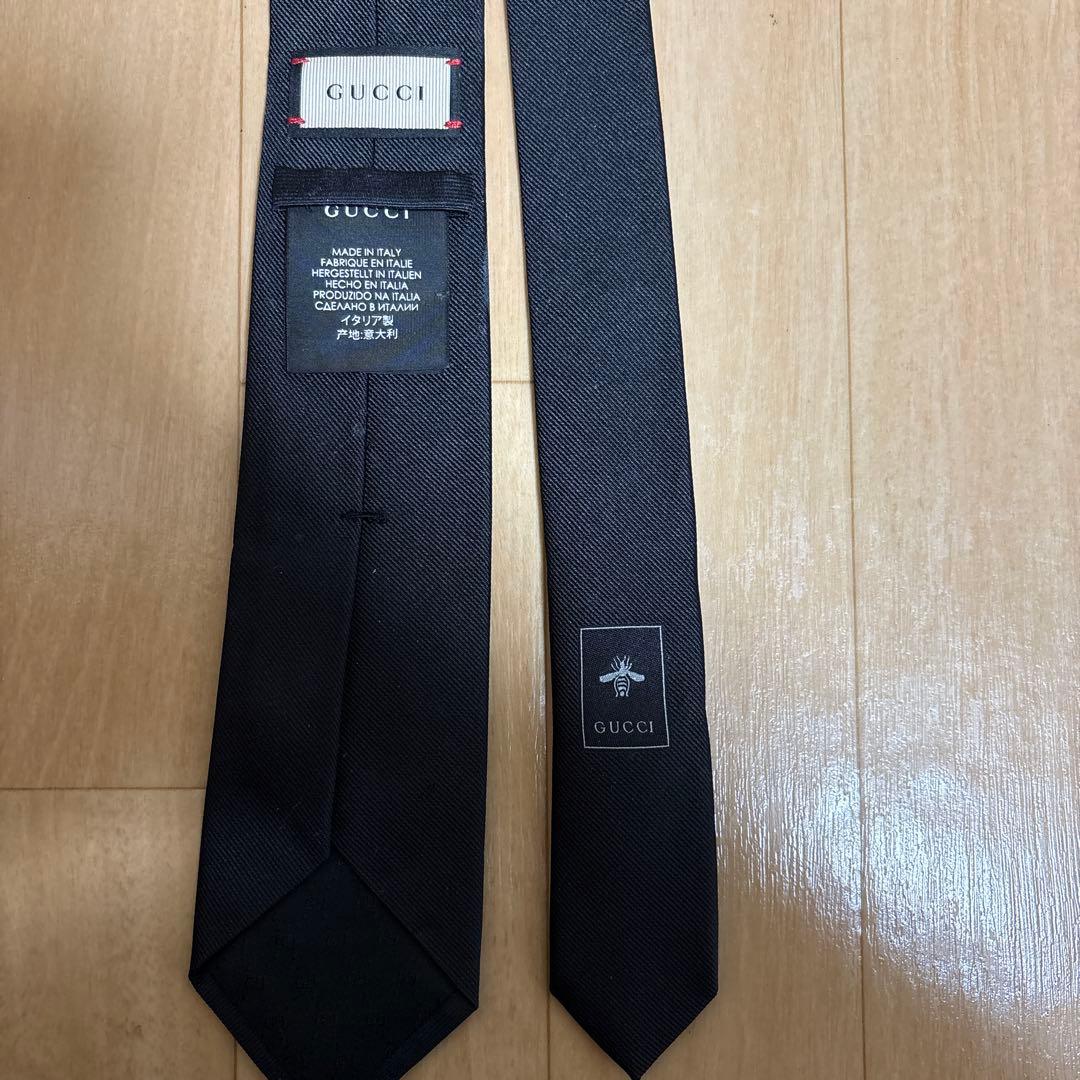 GUCCI グッチ　ネクタイ　黒　蜂
