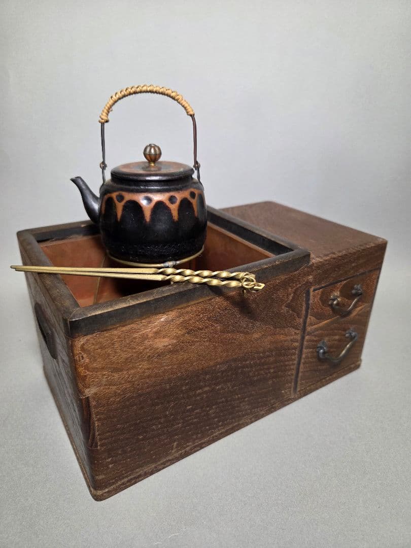 古い雛道具　大きな長火鉢とやかん　ミニチュア