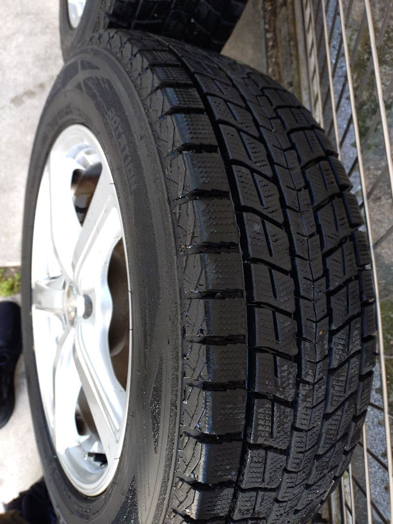 スタッドレスタイヤ 225/60R17 ダンロップWINTER MAXX SJ8
