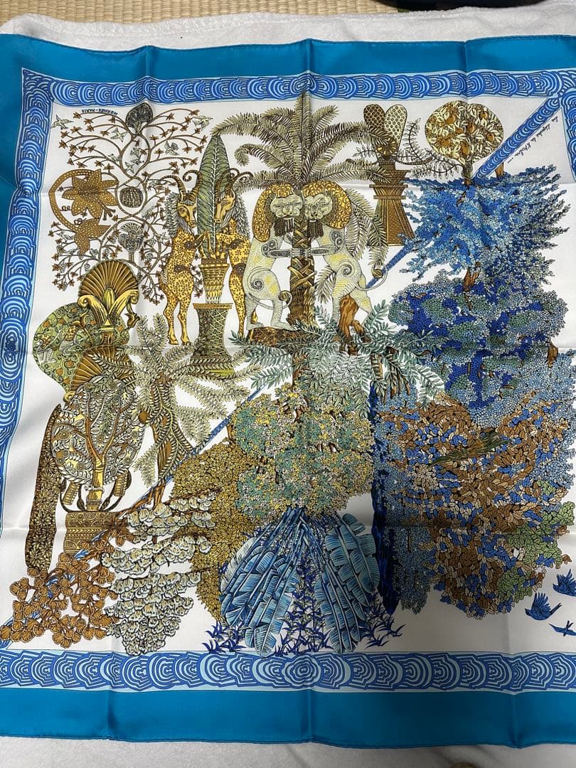 極美品　HERMES スカーフ 植物デザイン