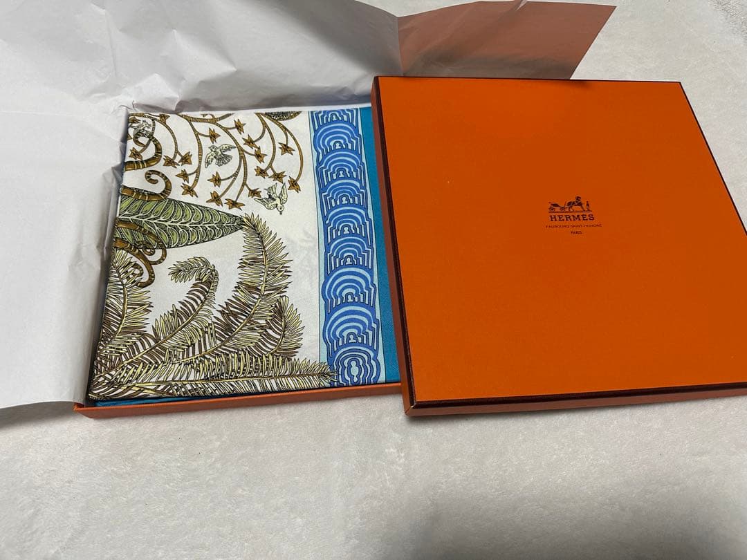 極美品　HERMES スカーフ 植物デザイン