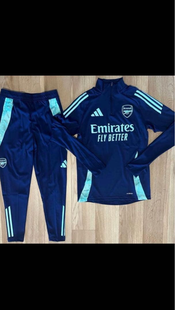 アーセナル　トレーニングトップ、パンツ　セット　Mサイズ　新品