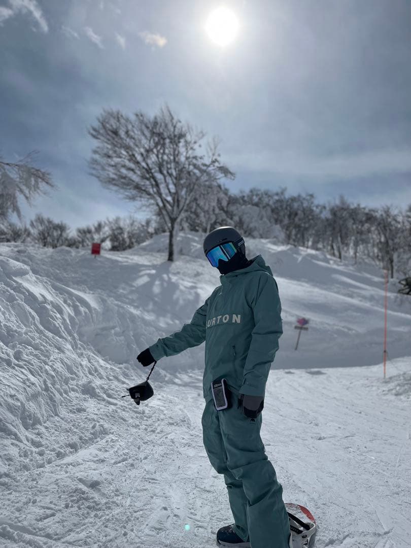 Burton スノーボードウェアセット　フロスナージャケット・リザーブビブパンツ