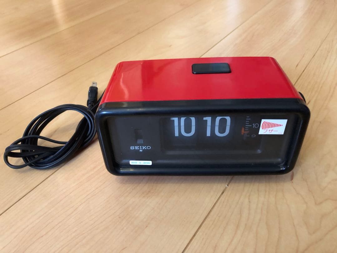 極美品\"1979レトロ'SEIKO 赤バタバタ＃置時計、日本製