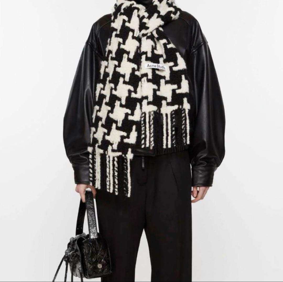 斉藤様予約済み　　　Acne Studios ハウンドトゥースマフラー