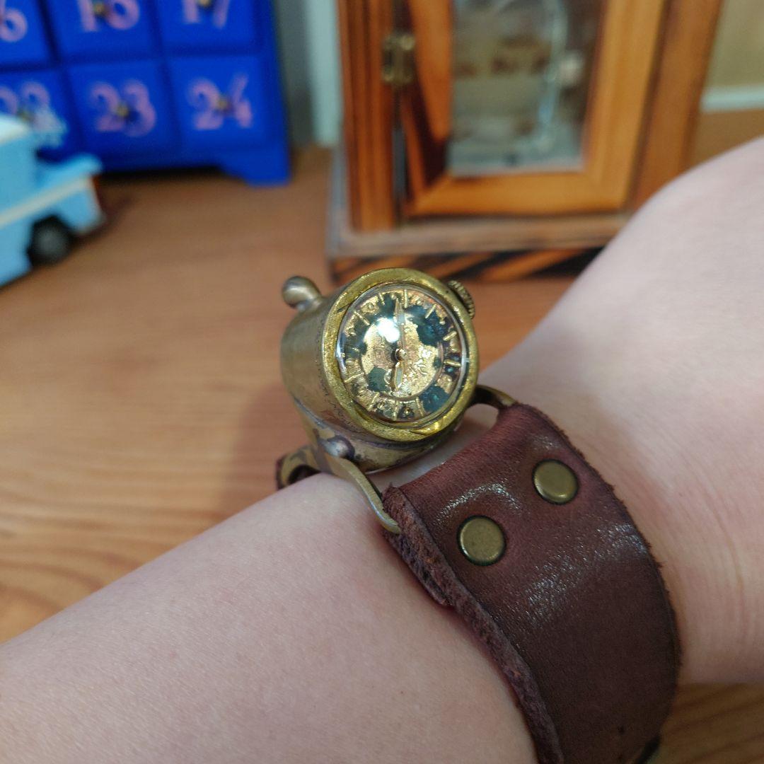 ユニークデザインの真鍮腕時計　手作り時計