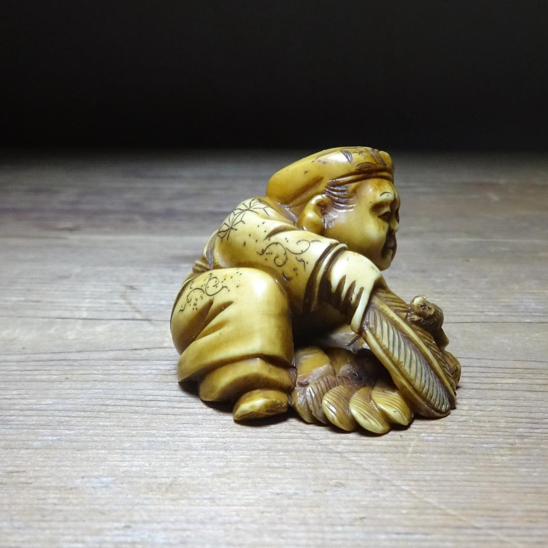 d*7様 根付　大黒様と鼠　ネズミ　時代　提げ物 　煙草入れ　玉　文　？