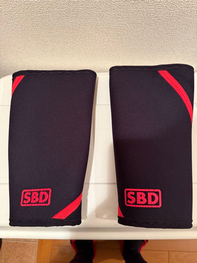 SBD ニースリーブ黒/赤 Mサイズ