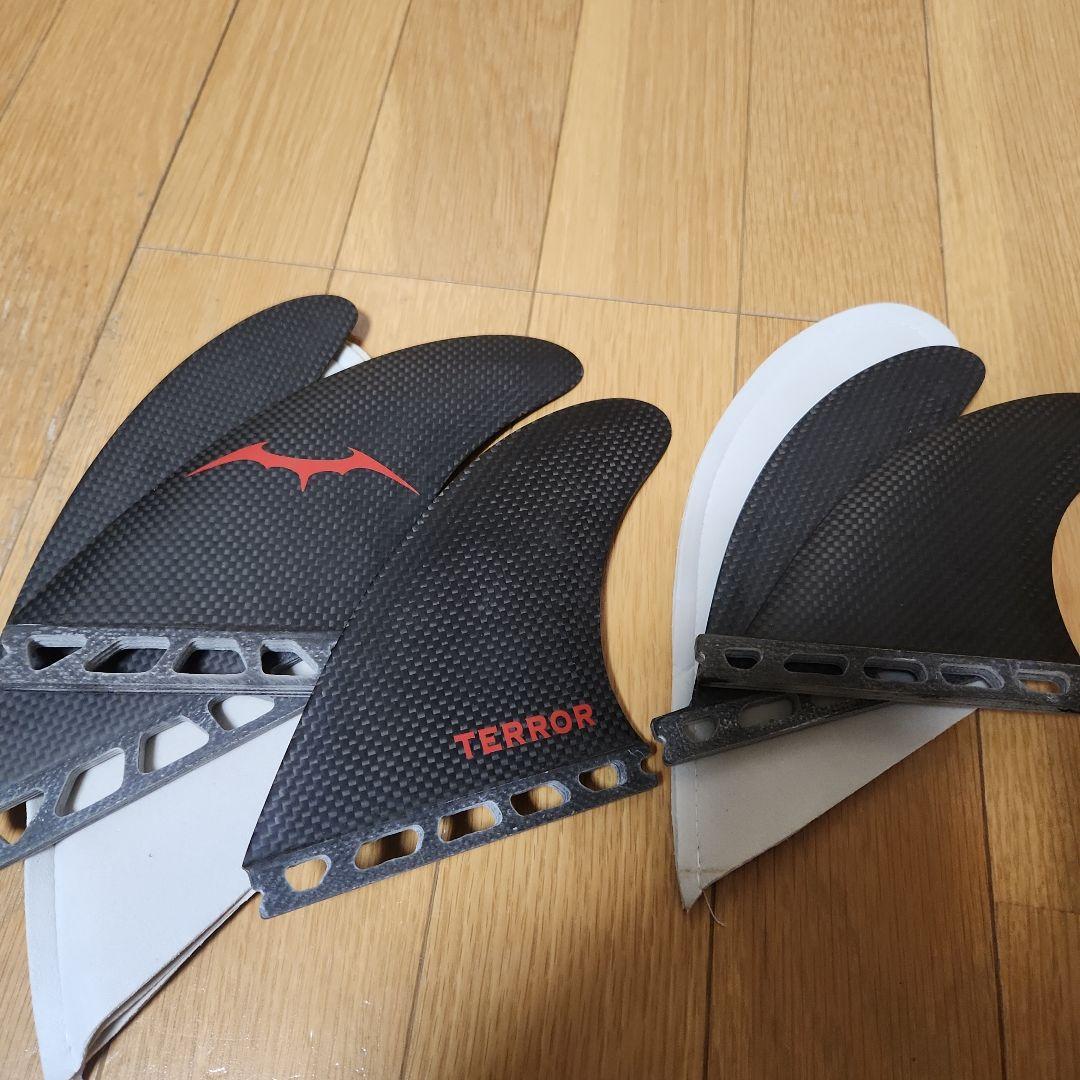 カーボンフィン　 トライ、クワッドフィンセット TERROR激安に！