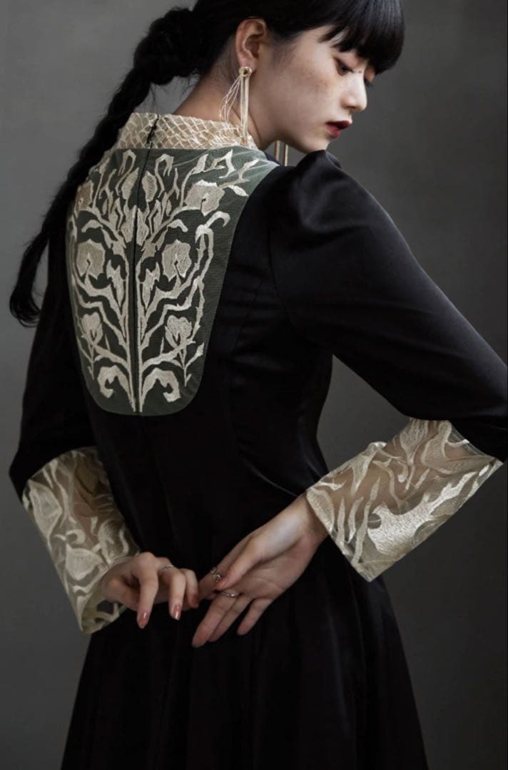 etoll. バック刺繍ブラックドレス