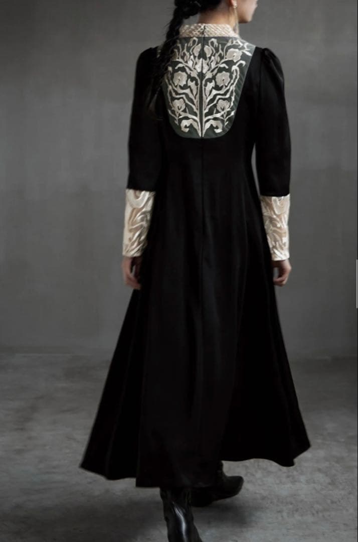 etoll. バック刺繍ブラックドレス