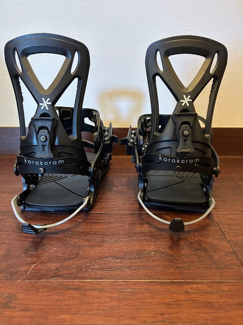 Karakoram スノーボードビンディング ブラック