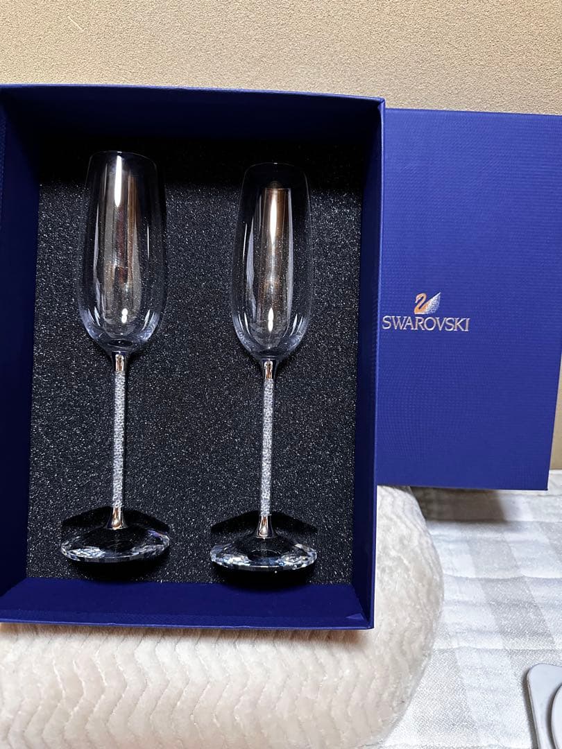 SWAROVSKI クリスタル フルートグラス 2個セット　ミラートレイ付き