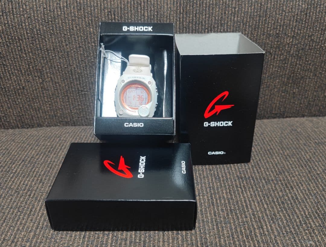 CASIO G-SHOCK G-8000F デジタル腕時計 ホワイト