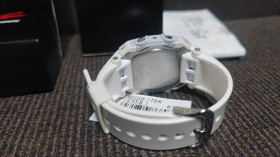 CASIO G-SHOCK G-8000F デジタル腕時計 ホワイト