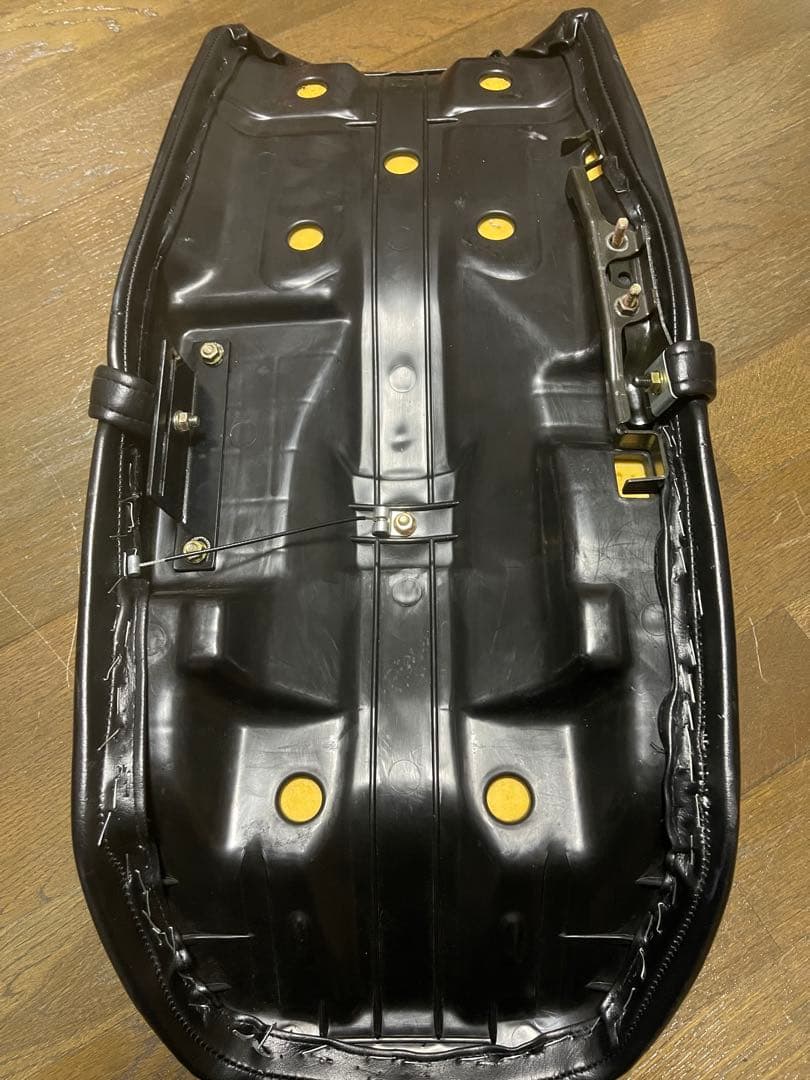 CBX400F復刻アンコ抜きシート