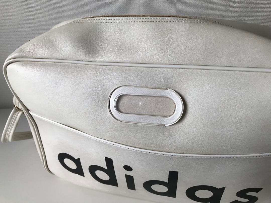 adidas メッセンジャーバッグ ホワイト