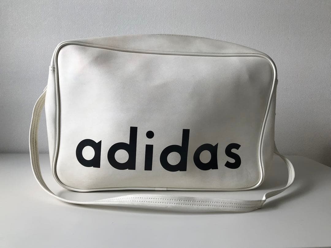 adidas メッセンジャーバッグ ホワイト