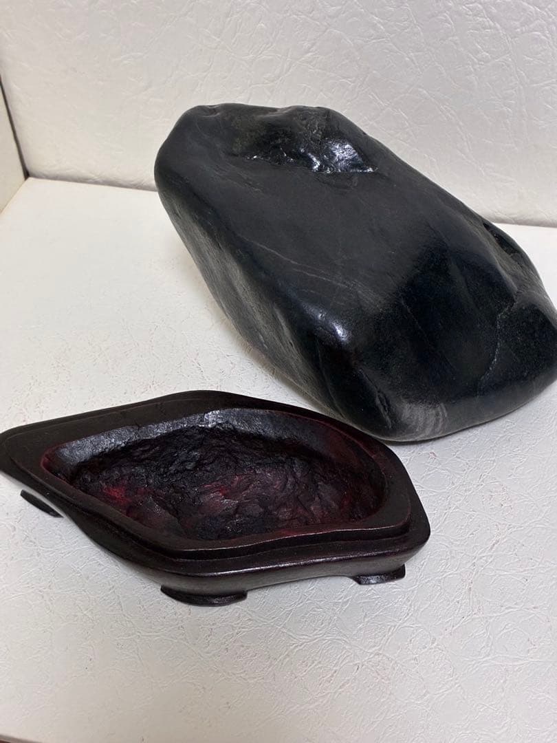 北海道神居古潭石AD 真黒　木製台座付き