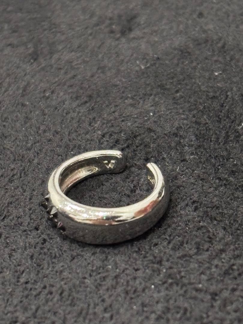 アクセサリー TOM WOOD Cushion Black Molecule Ear Cuff