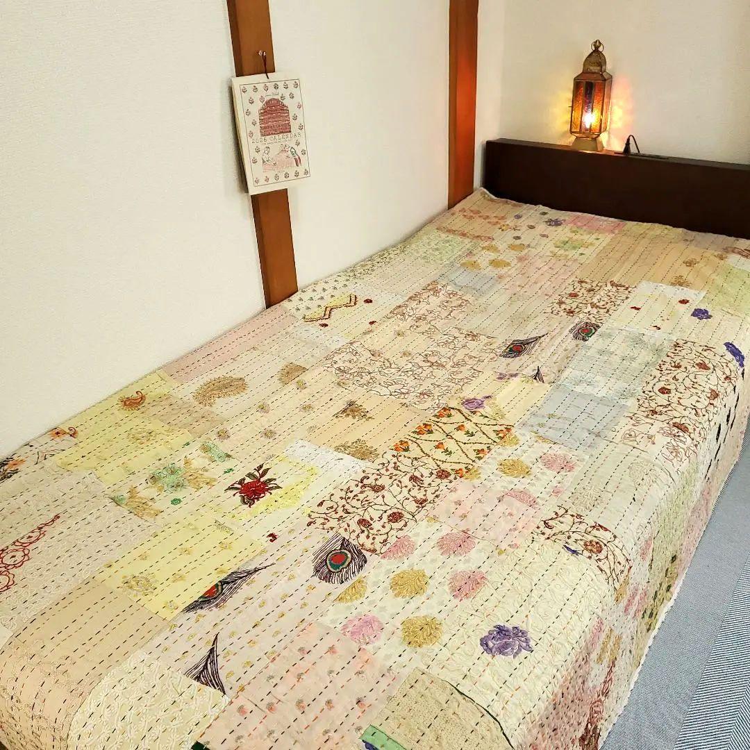 パッチワーク刺繍マルチカバー　ラリーキルト　シングルベッドg