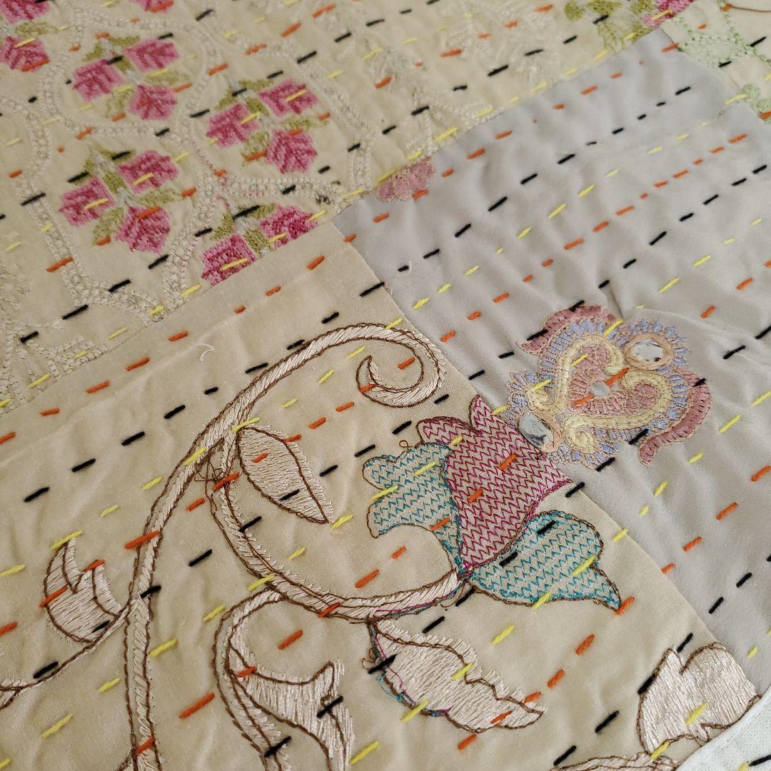 パッチワーク刺繍マルチカバー　ラリーキルト　シングルベッドg