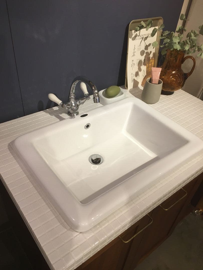 ウォールナットの洗面台/タイル天板・左壁付け仕様