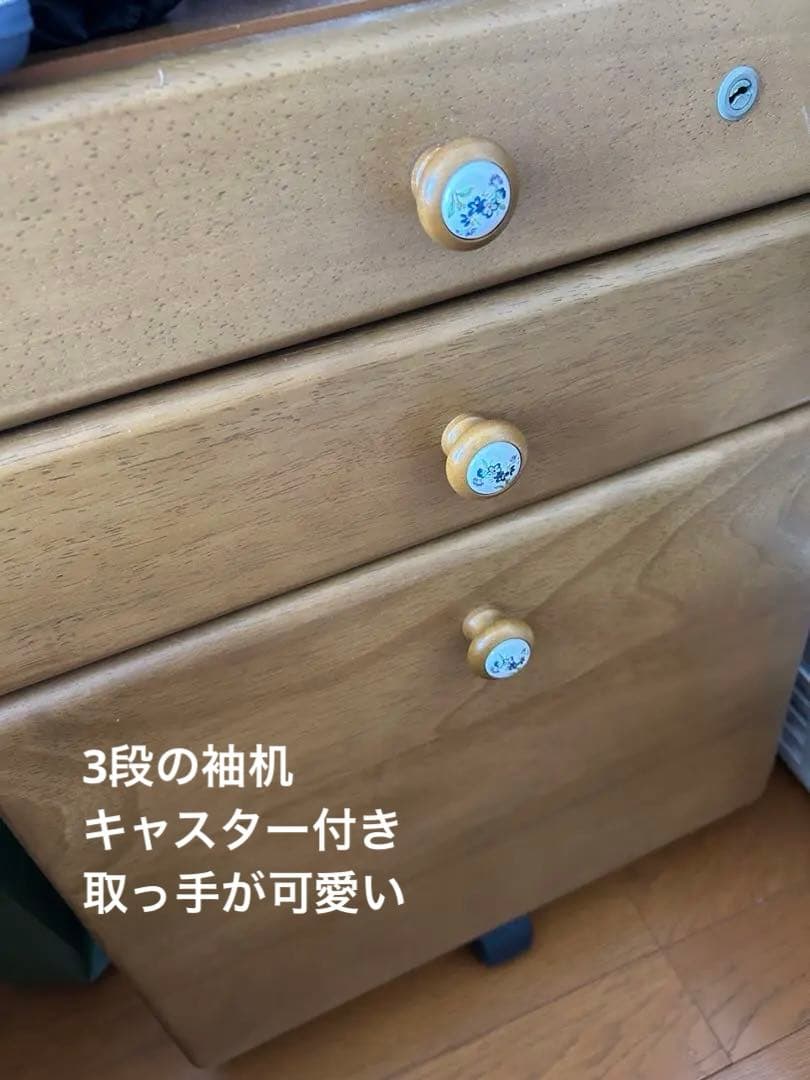 カリモク　机・イスと袖机（写真あり）の3点セット　⭐︎送料の関係で別売りです