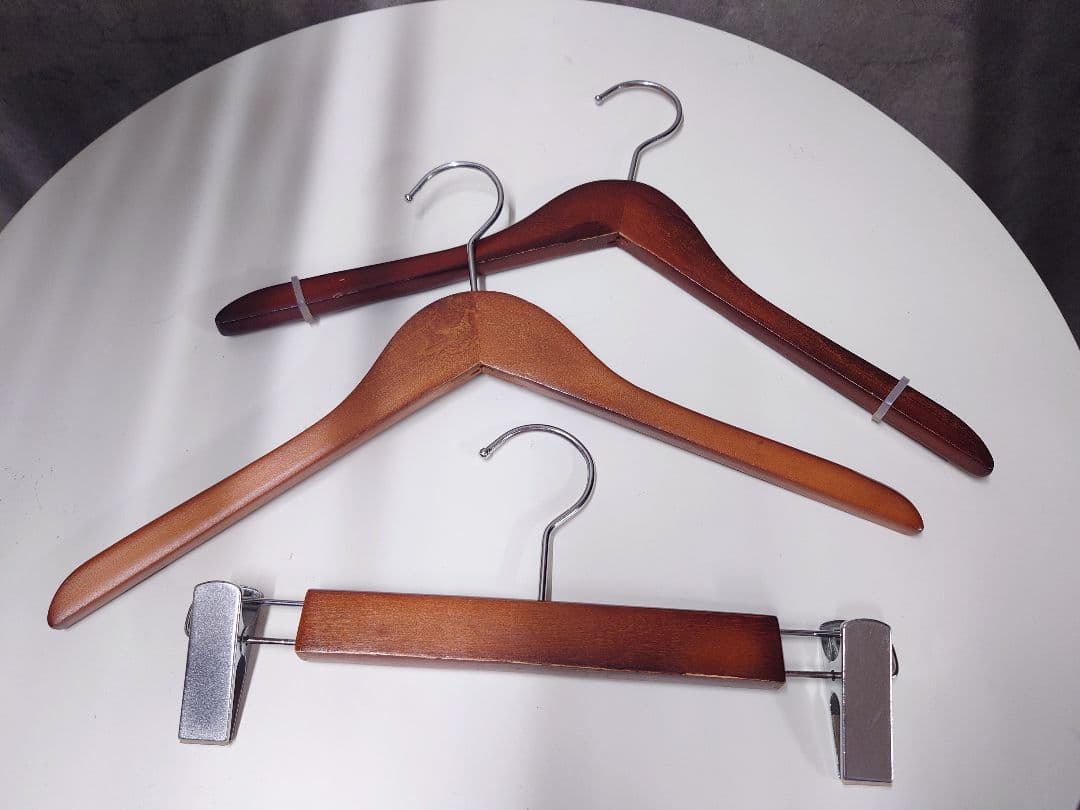 【送料込み】木製ハンガー　トップス100本　ボトム28本 　まとめ売り