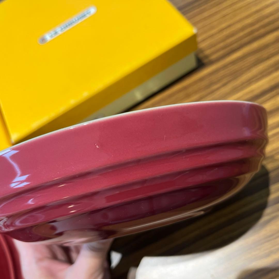 ルクルーゼ ラウンド・ディッシュ　20㎝　ダークフランボワーズ　新品