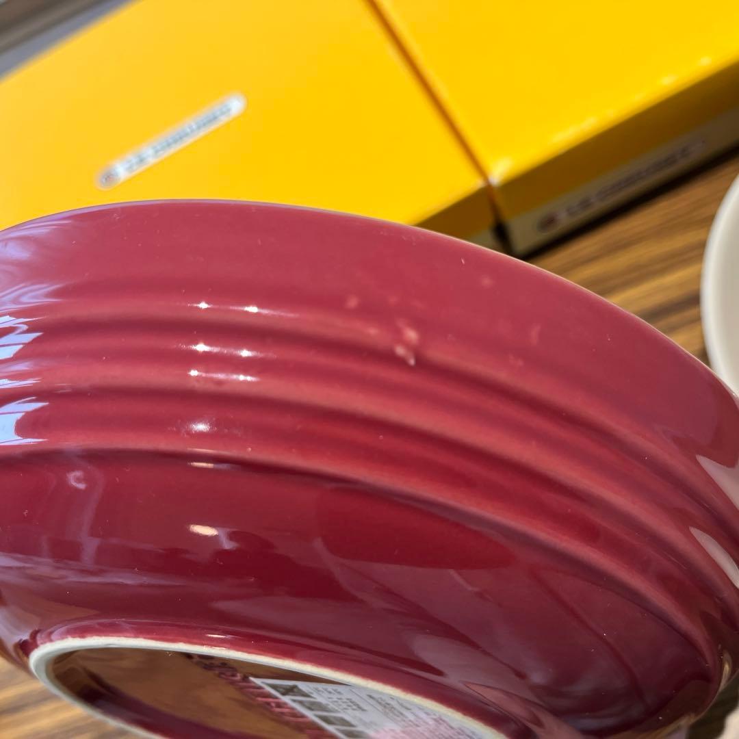 ルクルーゼ ラウンド・ディッシュ　20㎝　ダークフランボワーズ　新品