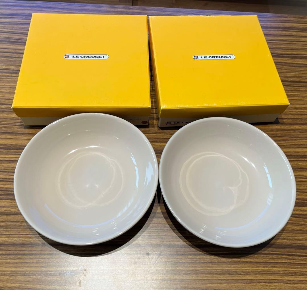 ルクルーゼ ラウンド・ディッシュ　20㎝　ダークフランボワーズ　新品