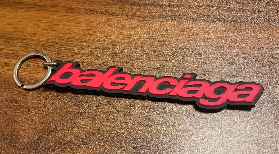 バレンシアガ　ロゴチャーム