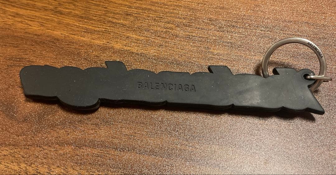 バレンシアガ　ロゴチャーム