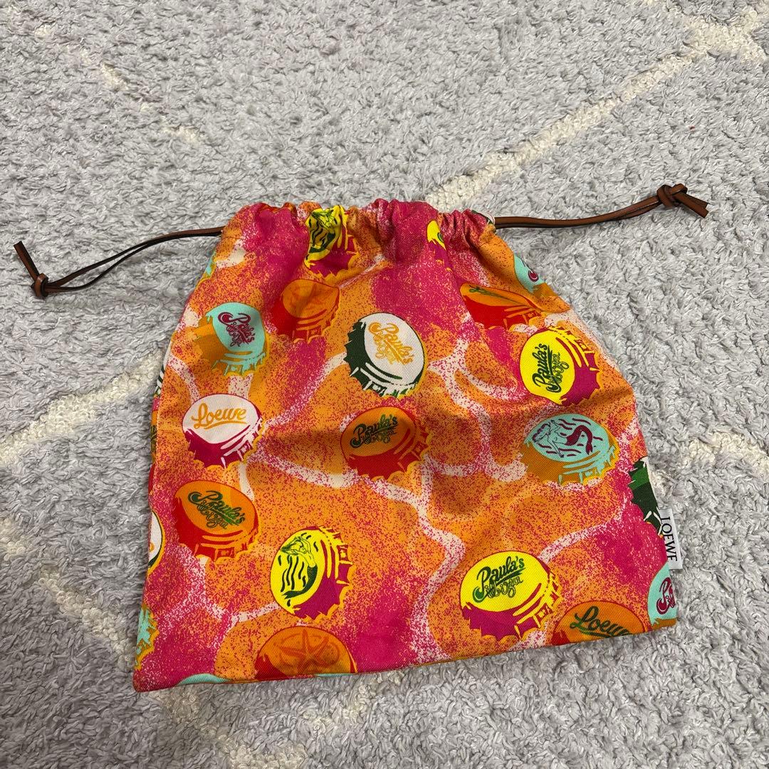 LOEWE ボトルキャップドローストリングポーチ